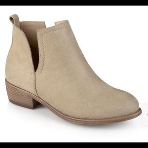 Journey Collection Women’s Booties